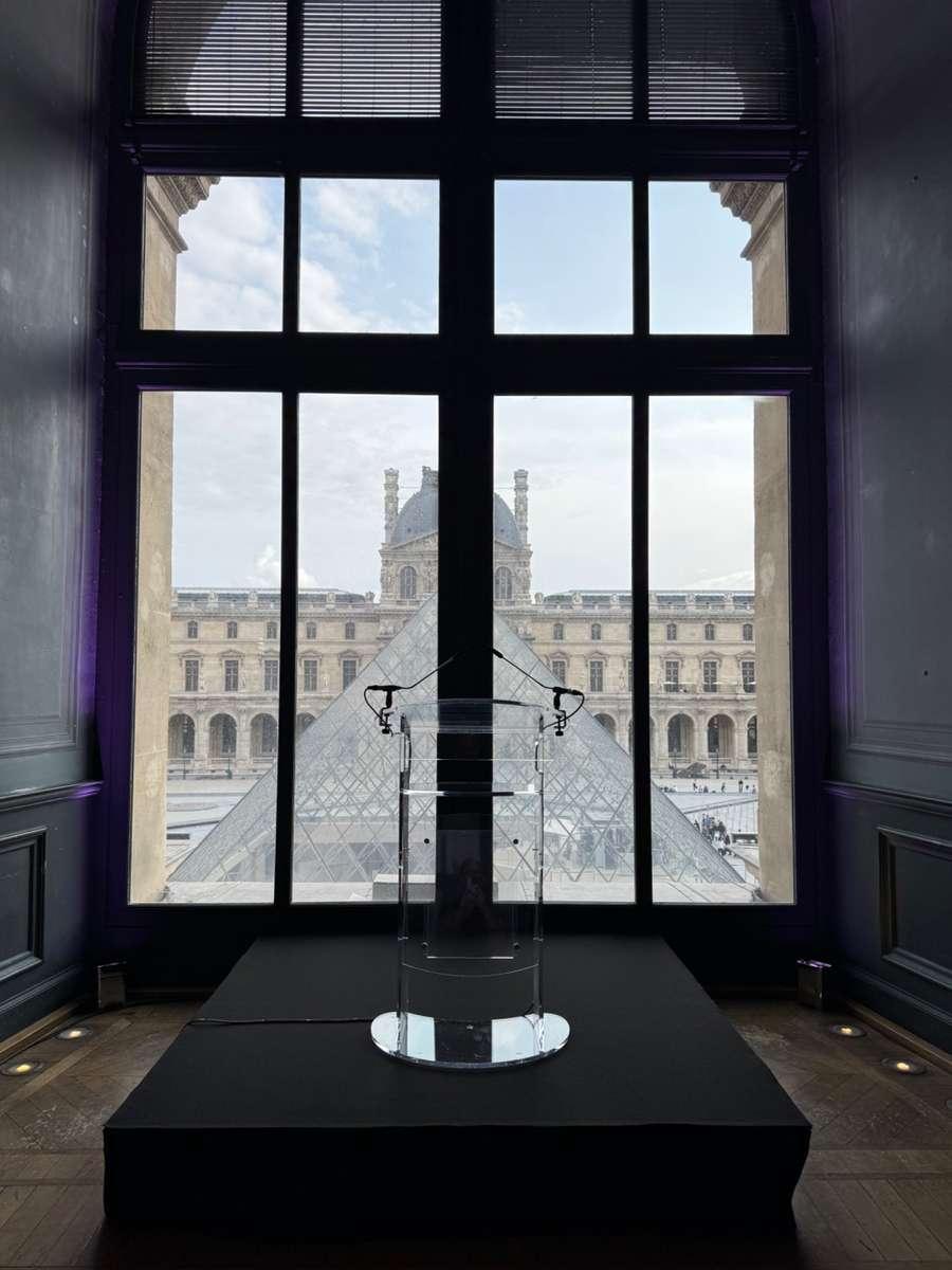 Prise de parole — Louvre, vue pyramide